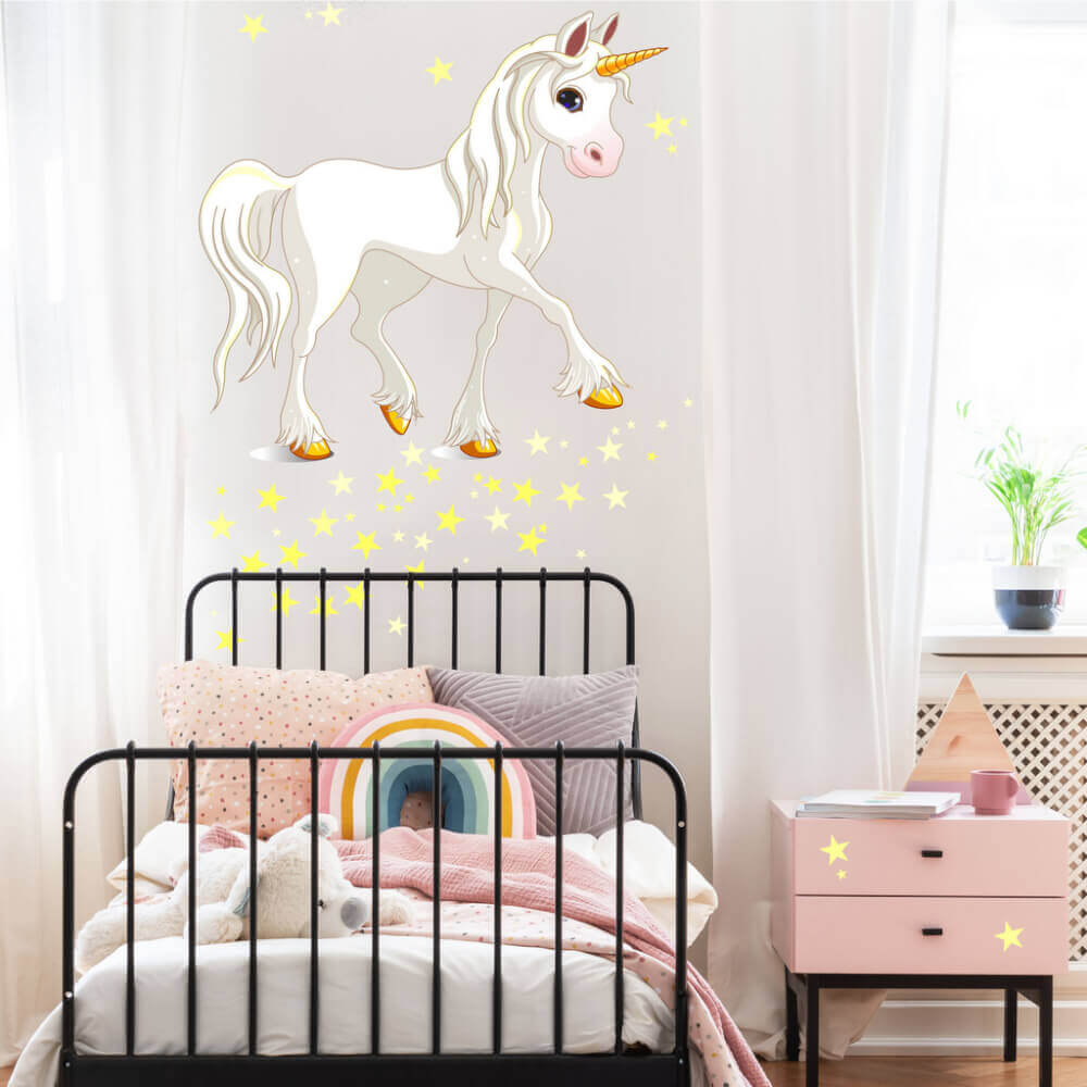 Dekoration für Kinderzimmer weißes Einhorn mit gelben Sternen